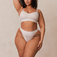 Leslie, 14DD/XL