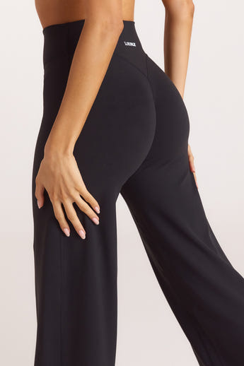 ContourSoft Straight-Leg Leggings - Black alternate