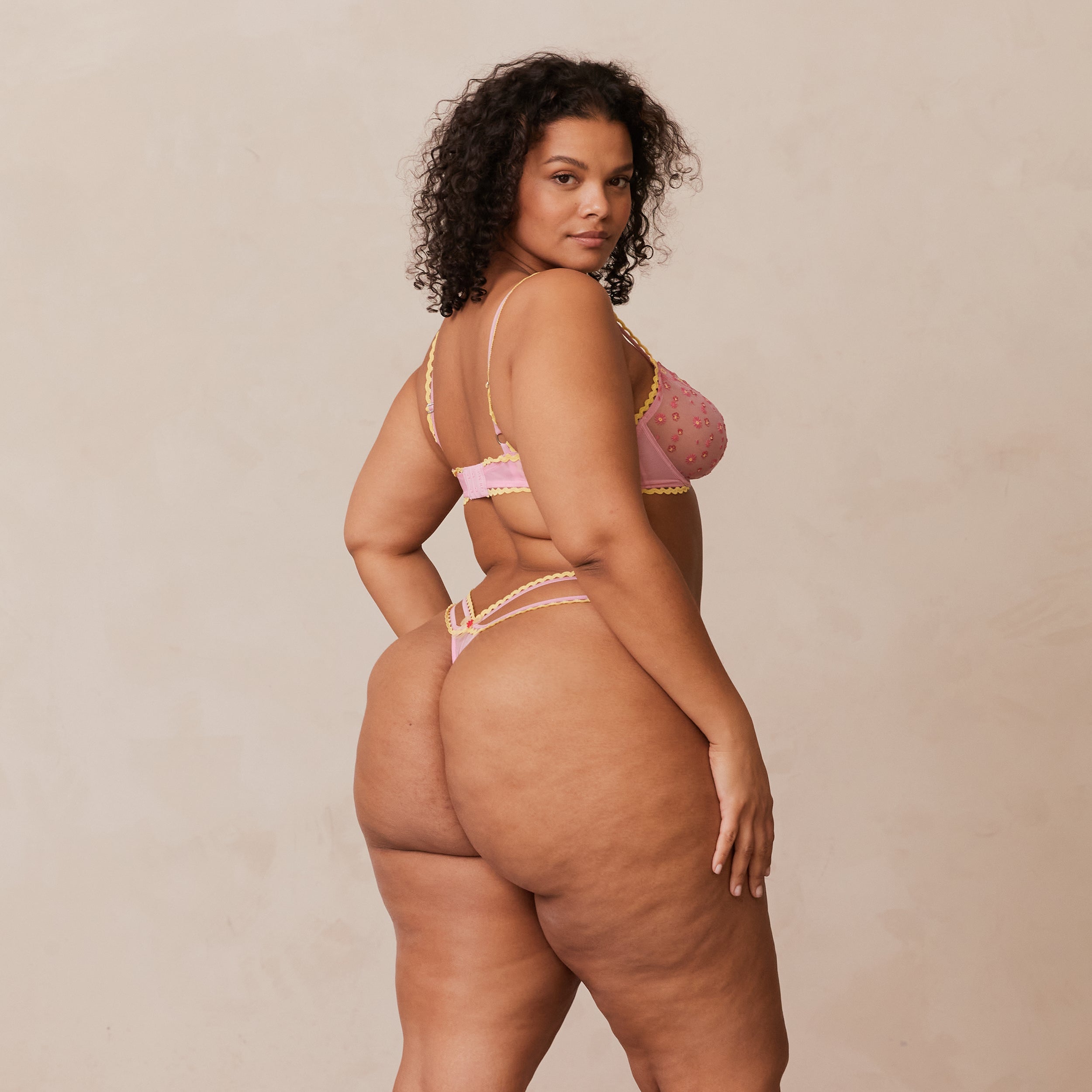 Daisy Embroidered Balcony Bra | Leslie, 14DD/XL (Thong)